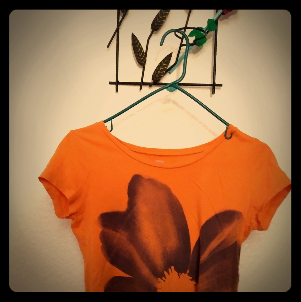 Flower tee